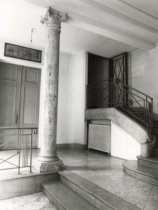 vestibule et cage d’escalier