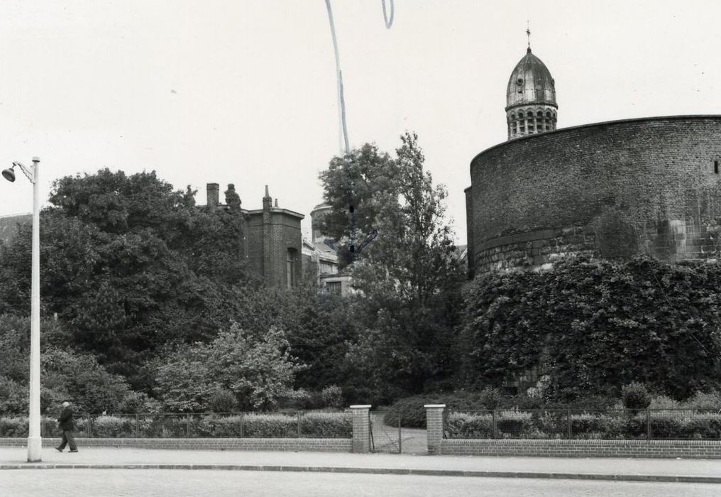 vue partielle de la tour