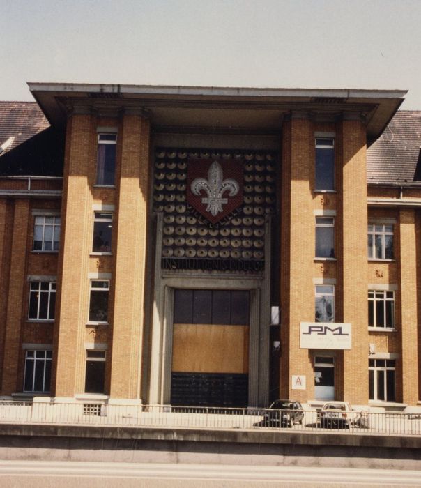 façade antérieure, avant-corps central