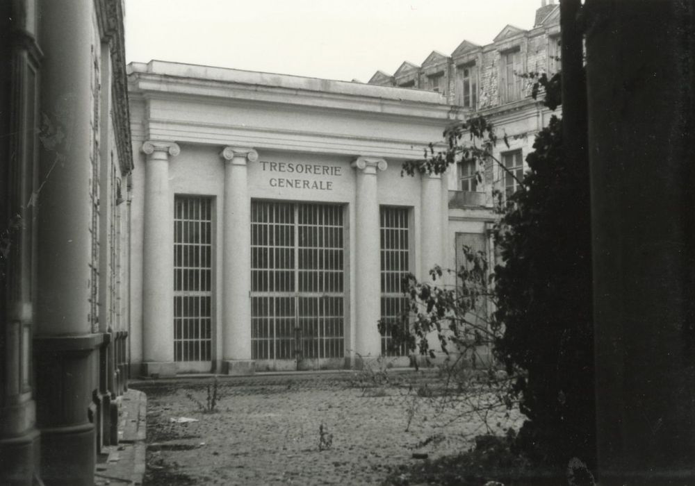 bâtiment annexe sur cour