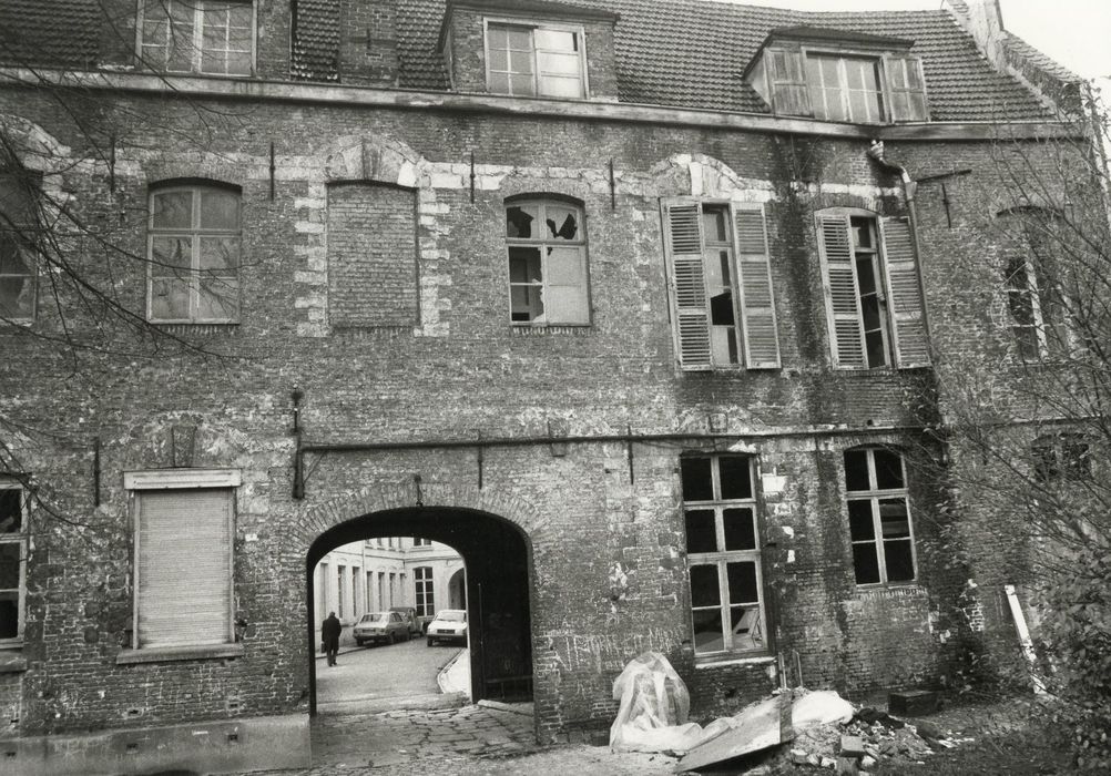 façade sur cour du bâtiment arrière