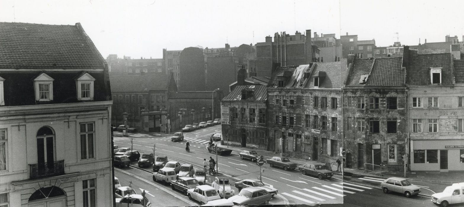 vue générale des façades sur rue dans leur environnement urbain