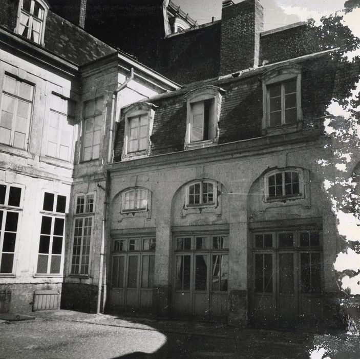 aile des remises, façade sur la cour d’honneur