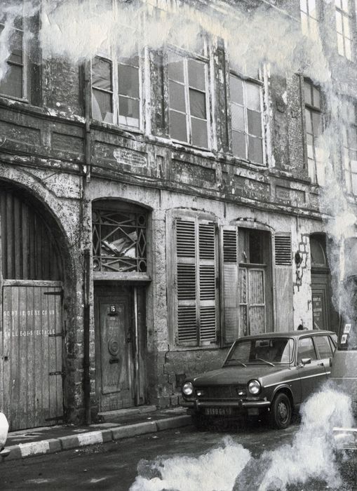 façade sur rue, vue partielle