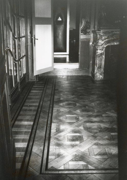 1er étage, salon n°2 ; vue partielle du parquet