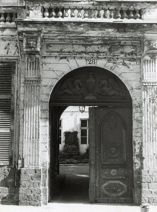 portail monumental d’accès sur rue