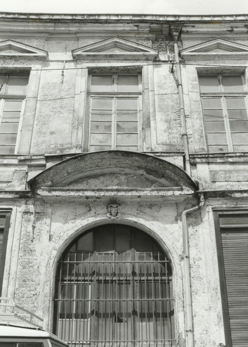 façade sur rue du n°11, vue partielle