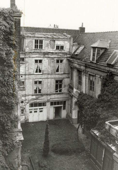 façades sur cour du n°11, vue partielle