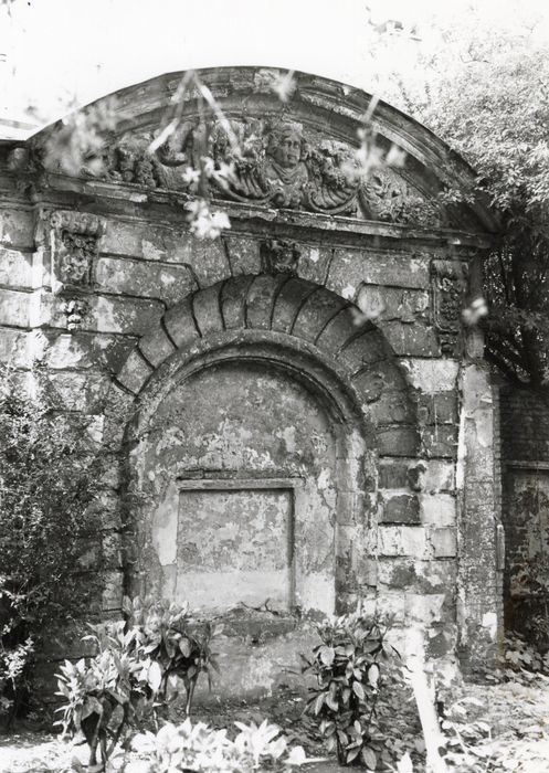 jardin du n°11, mur de clôture