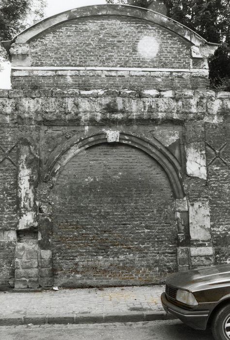 jardin du n°11, mur de clôture