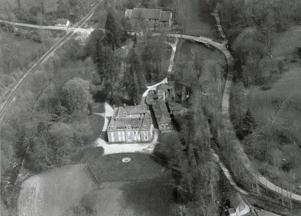 vue aérienne de l’ensemble des bâtiments dans leur environement