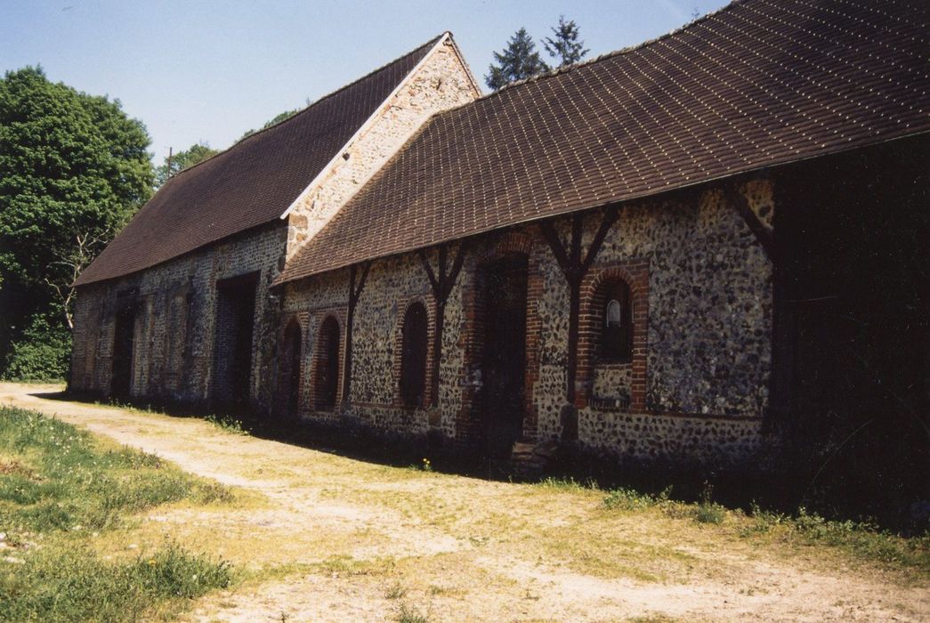 remises situées au sud de la rotonde, façade nord-ouest