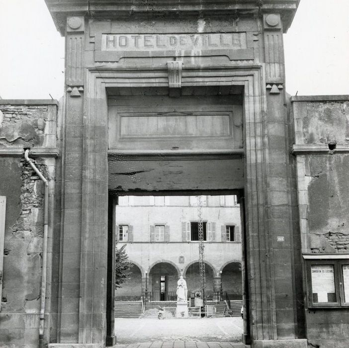 porche monumental sur rue