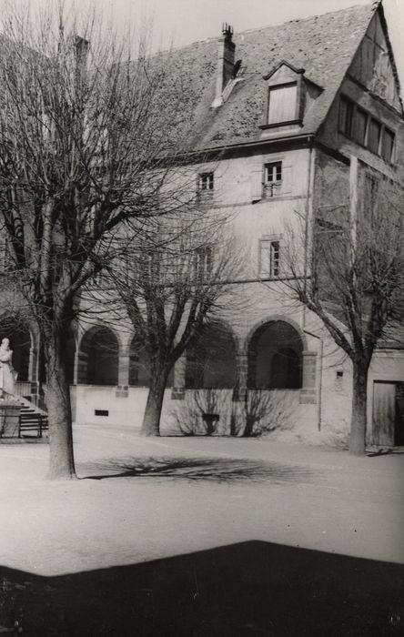 aile nord, façade sud-ouest sur cour