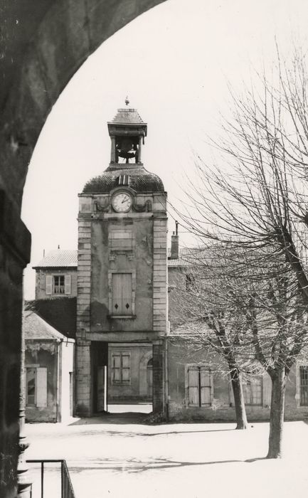 façade sur cour du n°11, vue partielle