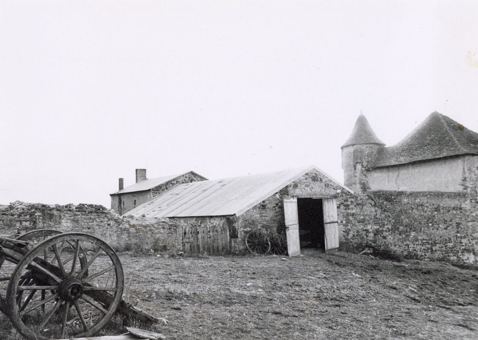 vue partielle du manoir et des bâtiments annexes depuis le Nord-Ouest