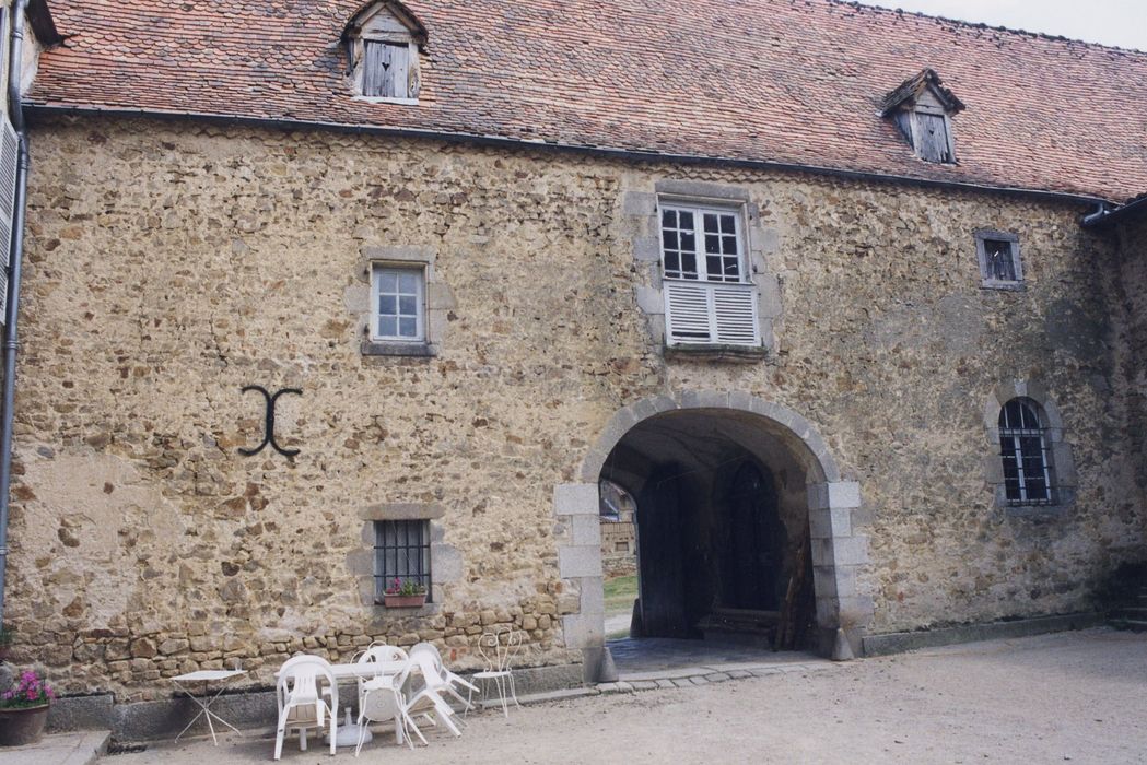 aile est, façade nord-ouest sur cour