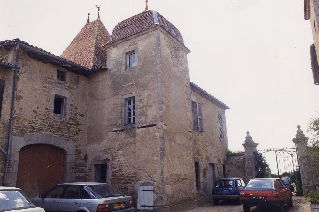 aile sud, façades sud-est, nord-est sur cour