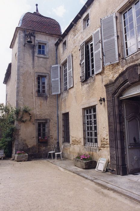 aile nord, façade sud-ouest sur cour, vue partielle