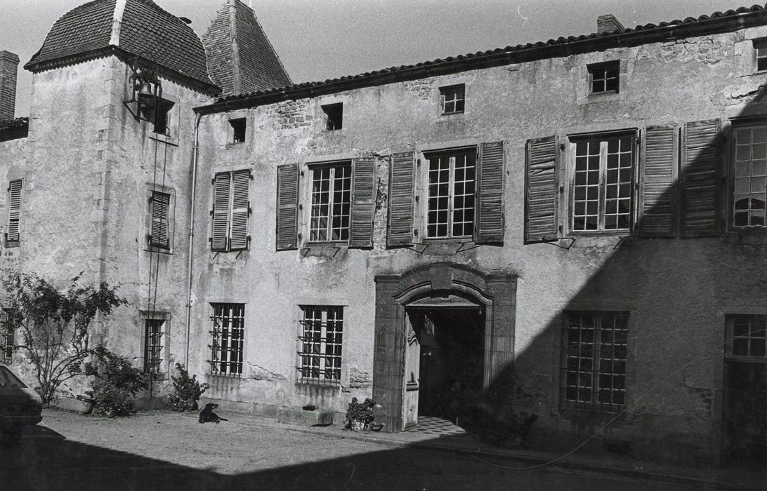 aile nord, façade sud-ouest sur cour