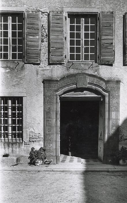 aile nord, portail d’accès sud sur cour