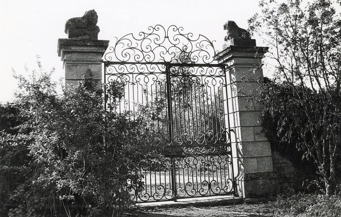 portail d’accès sud au jardin