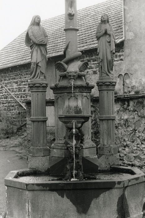 vue partielle de la fontaine