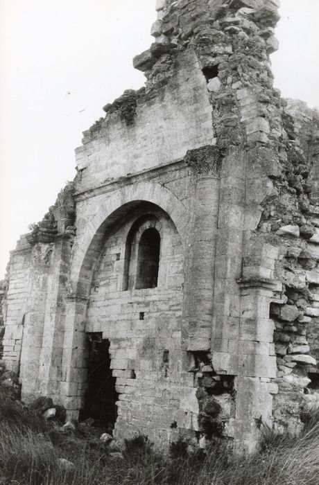 vue partielle des ruines de la chapelle