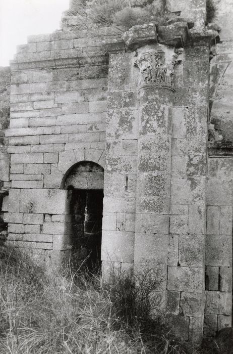 vue partielle des ruines de la chapelle