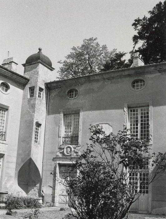 aile nord, façade sud sur cour, vue partielle