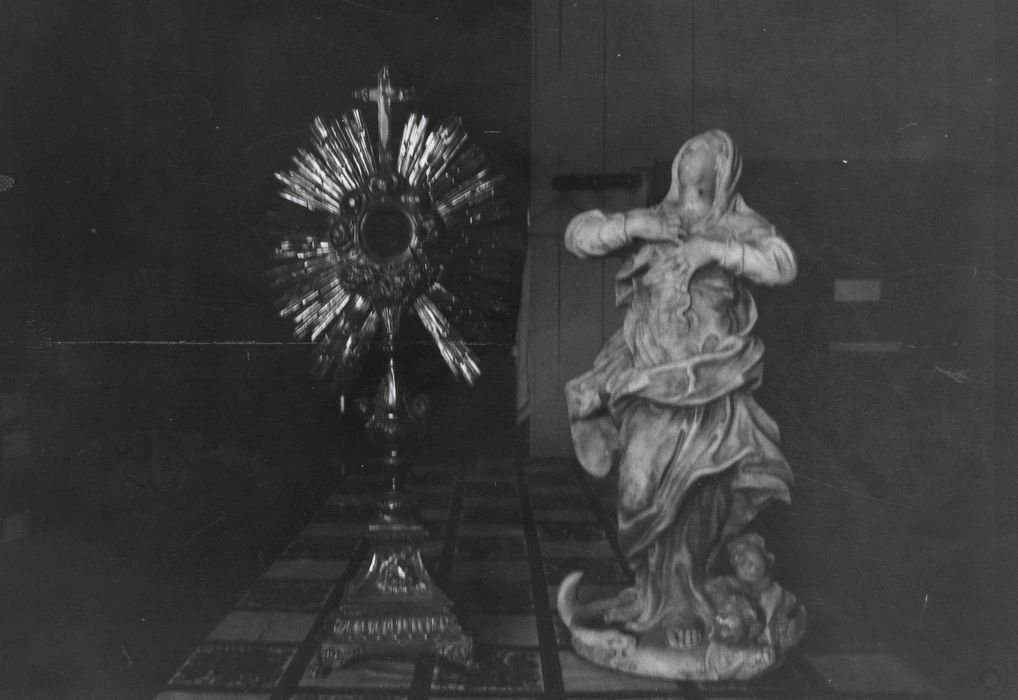 statue (statuette) : Immaculée Conception (l’), ostensoir