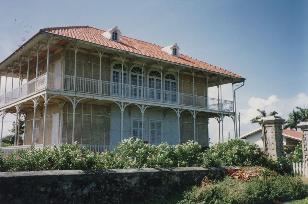 façade antérieure depuis la rue