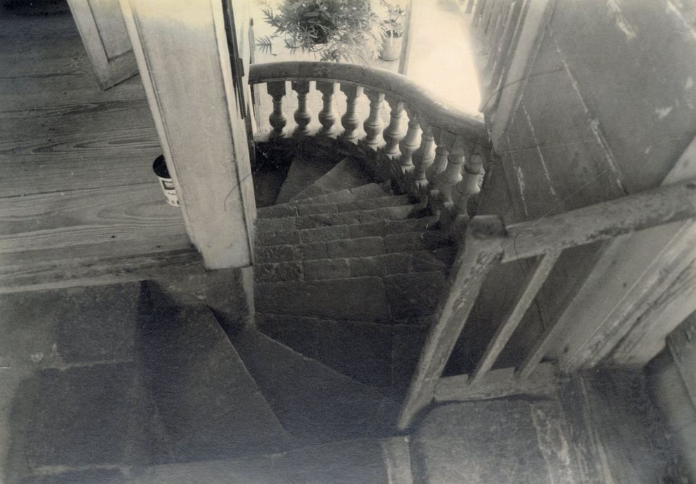 escalier, vue partielle