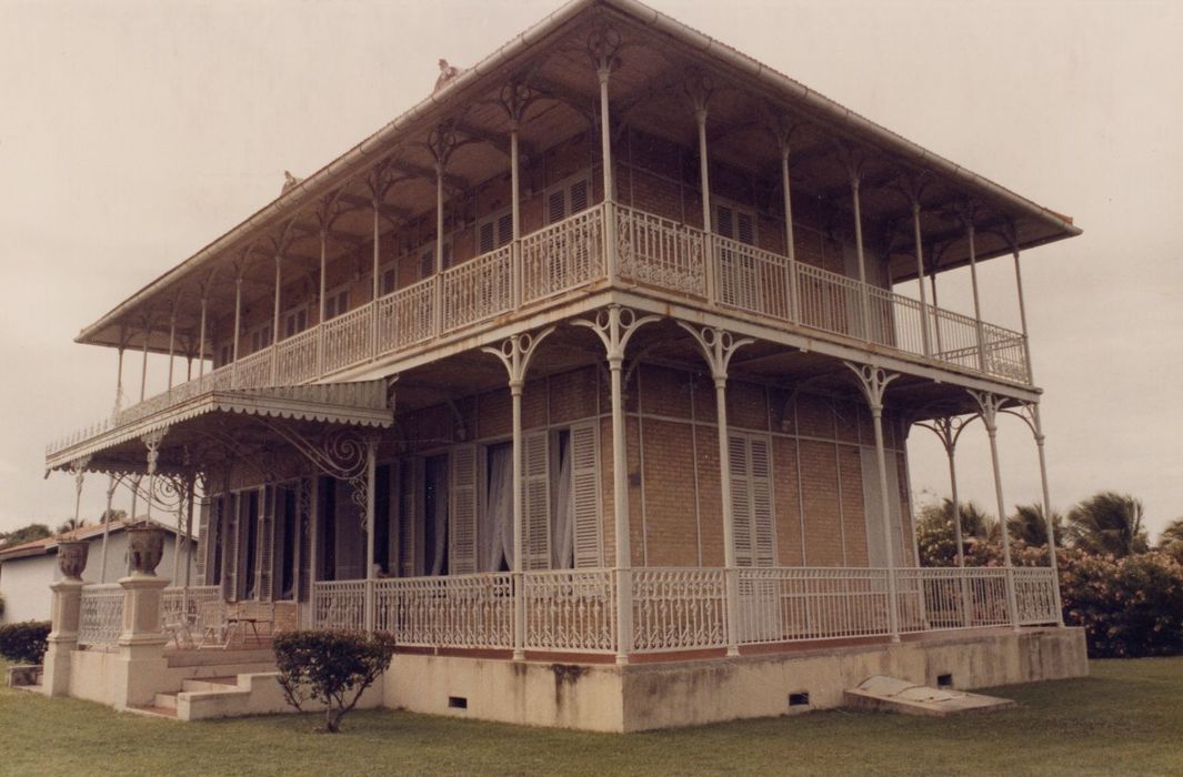 angle sud, vue générale des façades