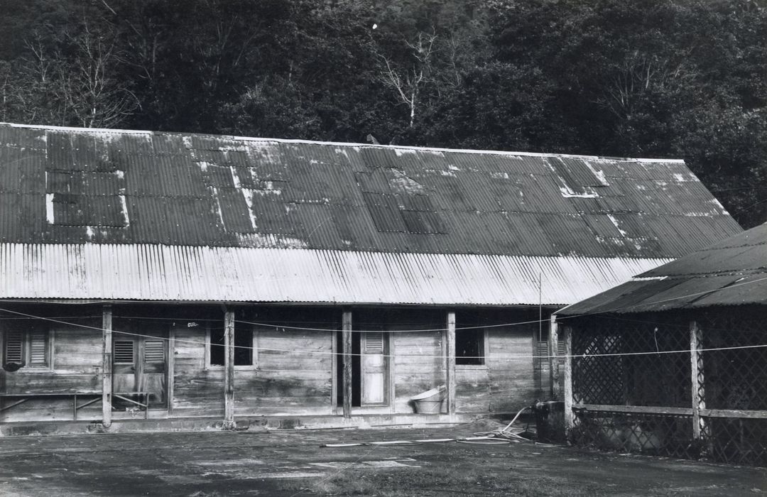 vue partielle d’une habitation