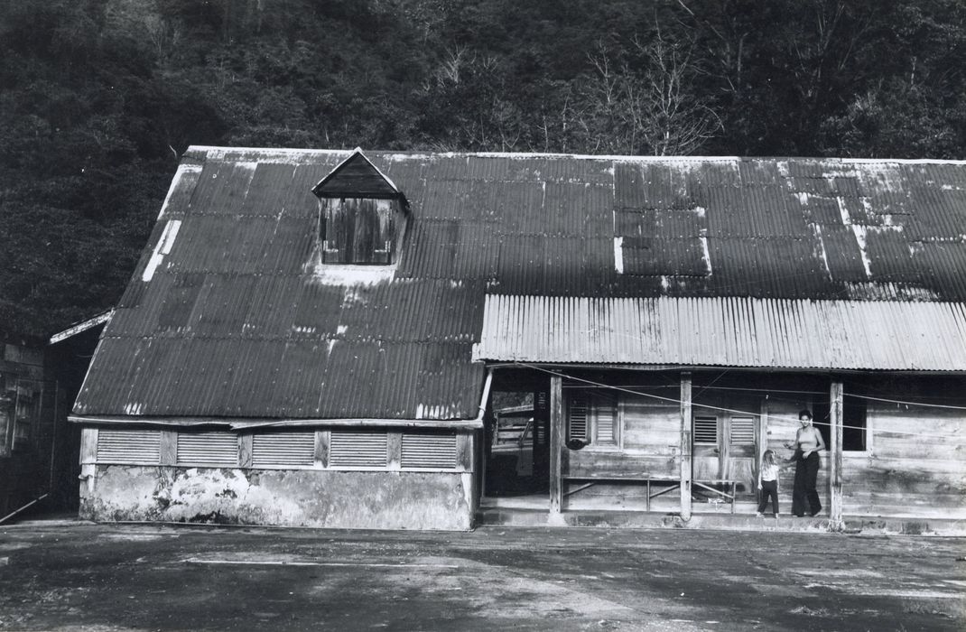 vue partielle d’une habitation