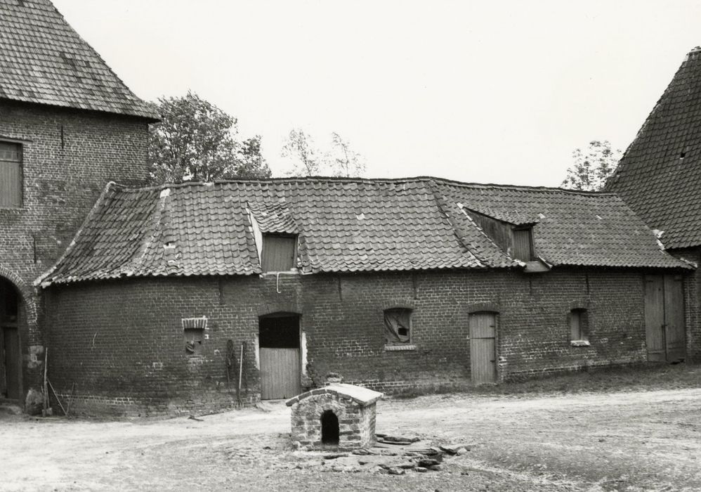 bâtiments de ferme, façade ouest sur cour