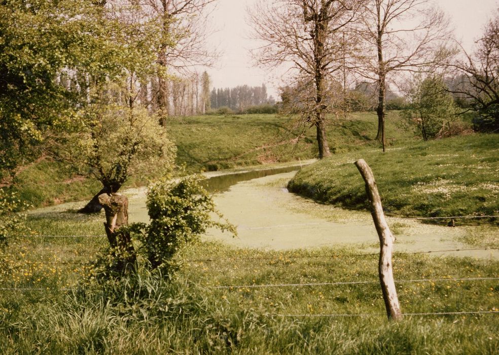 anciennes douves, vue partielle