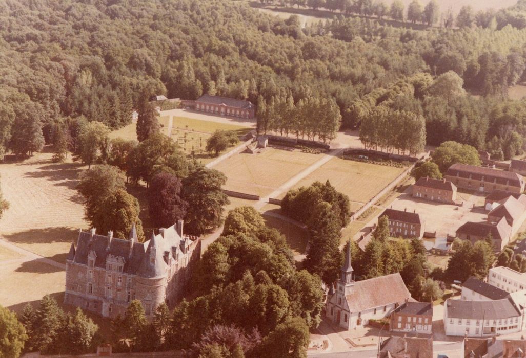 vue aérienne de l’ensemble des bâtiments dans leur environnement