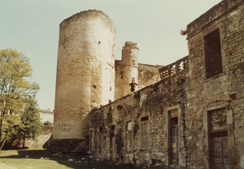 cour d’honneur, tour nord-ouest