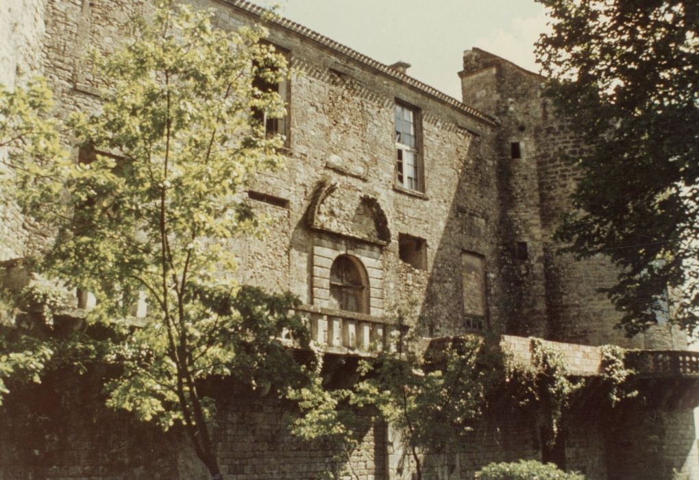 façade nord-ouest, vue partielle