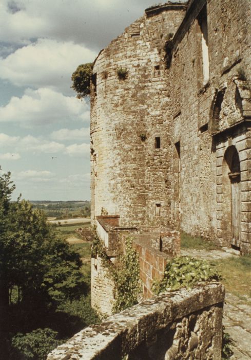 façade nord-ouest, vue partielle