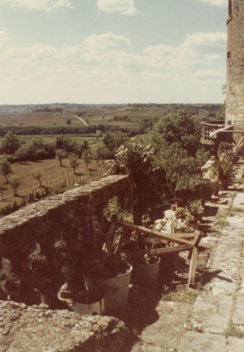 façade sud-ouest, balcon écroulé