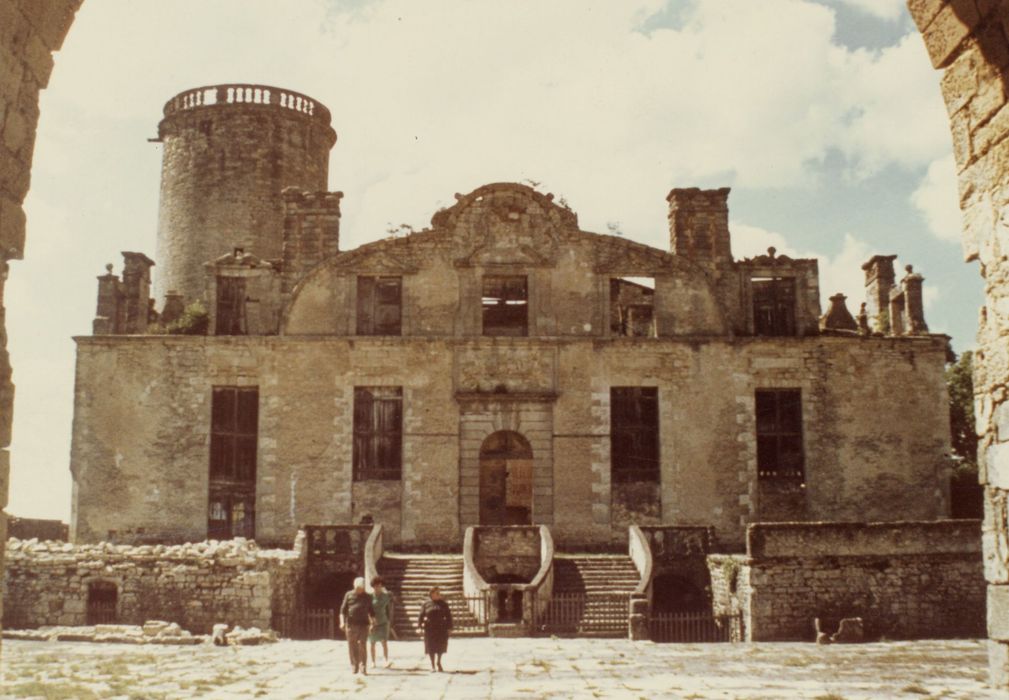 façade sud-est sur la cour d’honneur