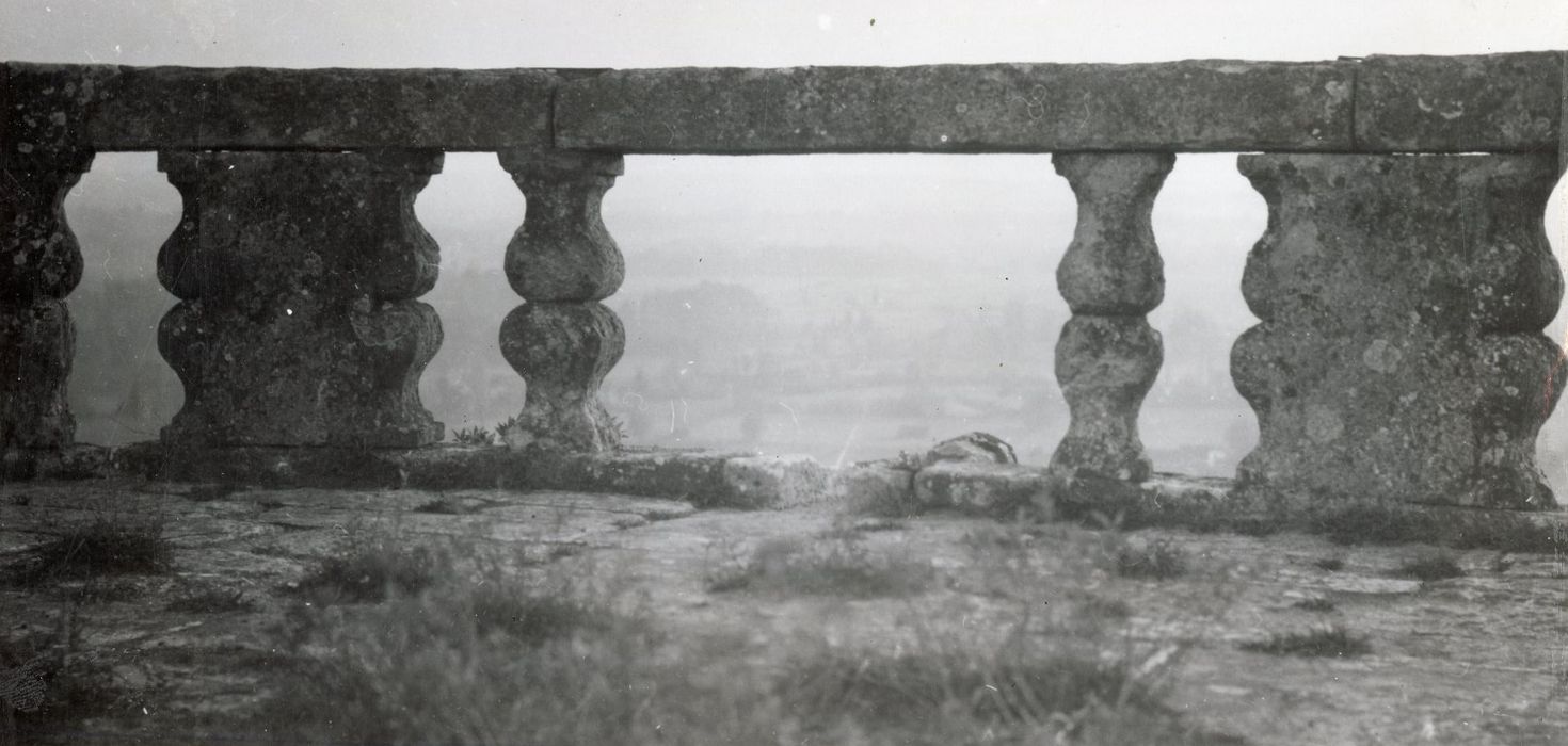 tour sud-est, détail du garde-corps de la terrasse