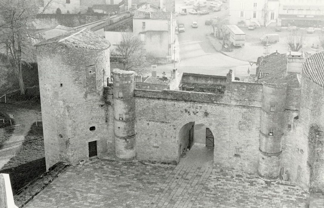 porterie, élévation nord-ouest sur la cour d’honneur