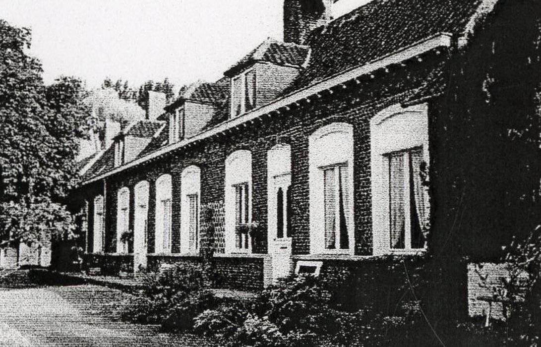 logis, vue partielle de la façade (photocopie numérisée)