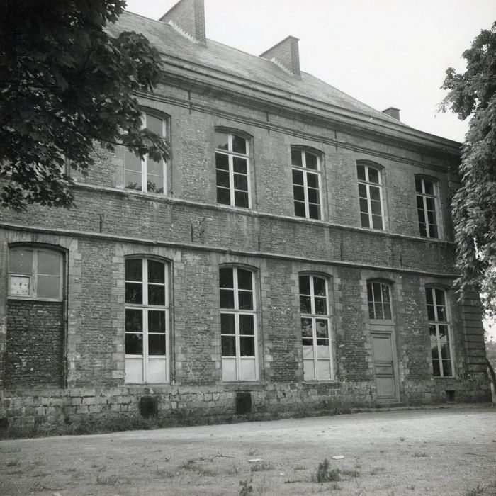 façade nord-ouest, vue partielle