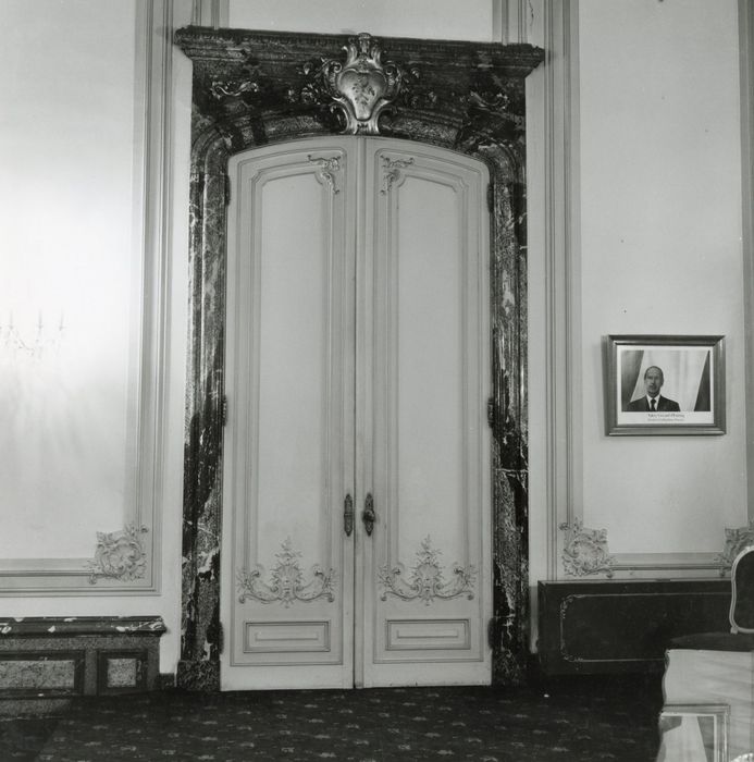 Salle des mariages, détail d’une porte