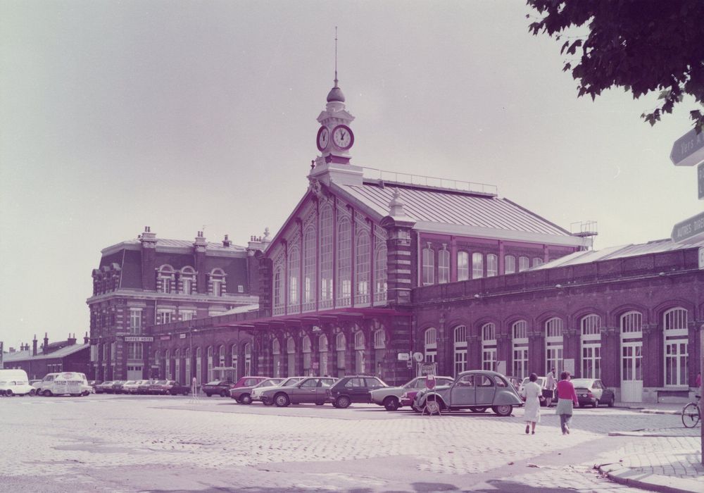 ensemble nord sur la place Pierre Semard